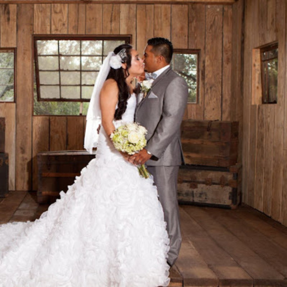 Meet your Posher, Ajeleth - Picture 1 of 1